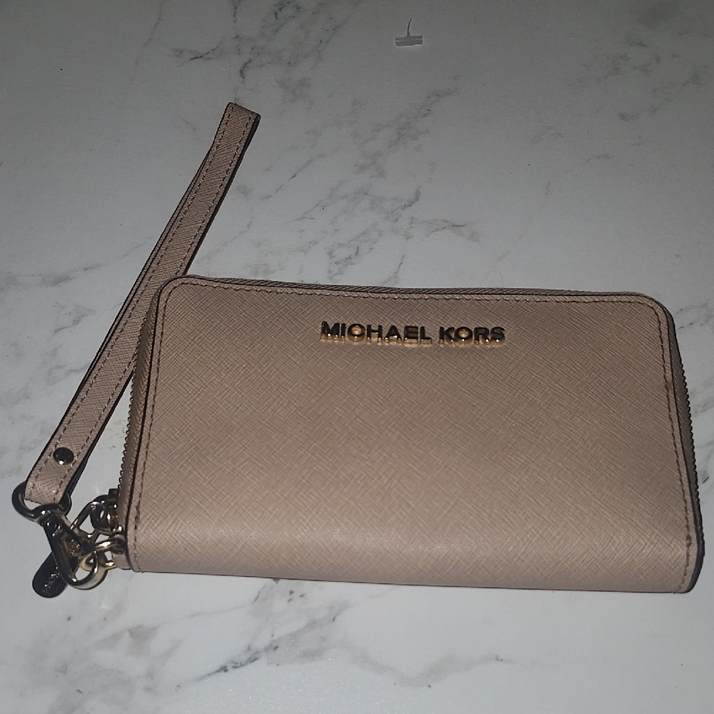Michael Kors Jet Set Zip Around Wristlet Wallet